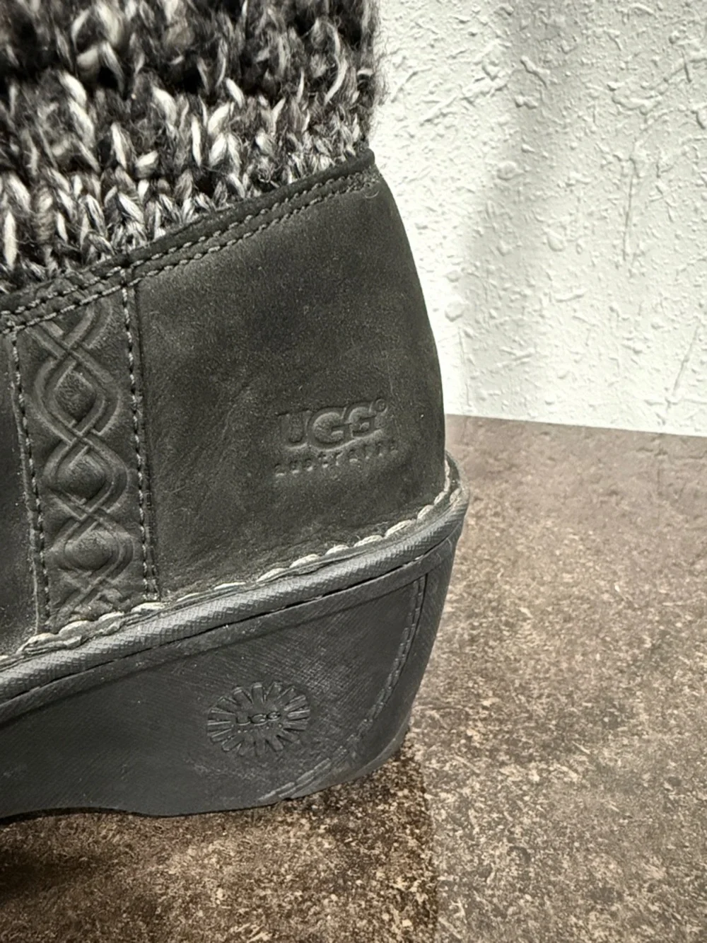 UGG Women's Cresthaven Boot Size 7 Wedge Heel Black Nubuck Gray‎ Knit Pull On